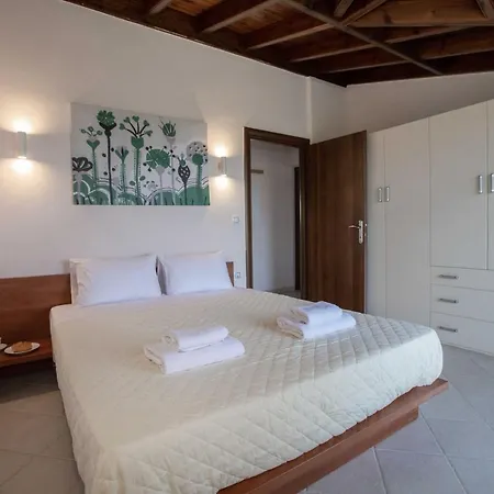 Spacious House With Extraordinary View In Corfu Neochorakion