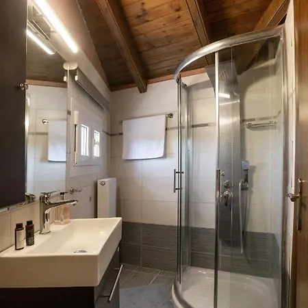 Spacious House With Extraordinary View In Corfu Daire Neochorakion