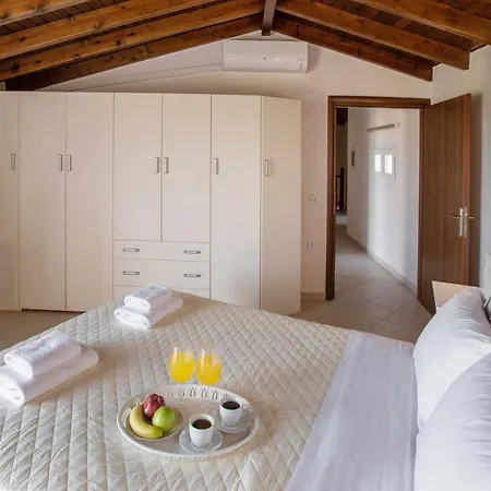 Apartment Spacious House With Extraordinary View In Corfu