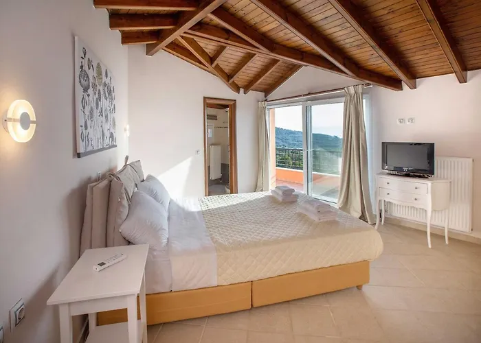 Spacious House With Extraordinary View In Corfu *