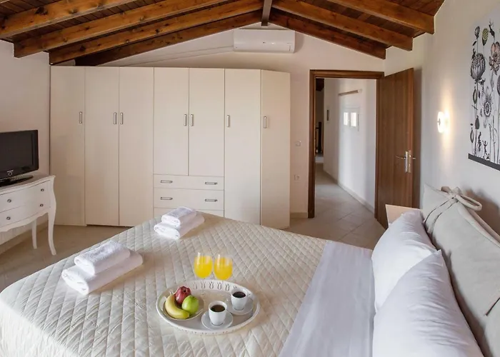公寓 Spacious House With Extraordinary View In Corfu